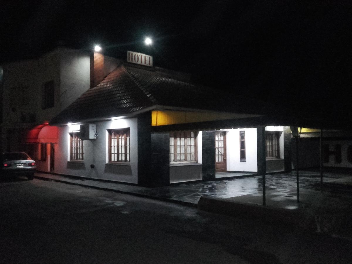 Hotel Y Restaurant Don Quijote Macachín Esterno foto